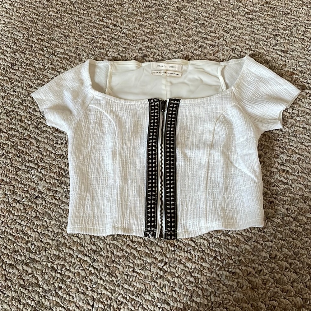 Urban Outfitters | XS | zip up crop top